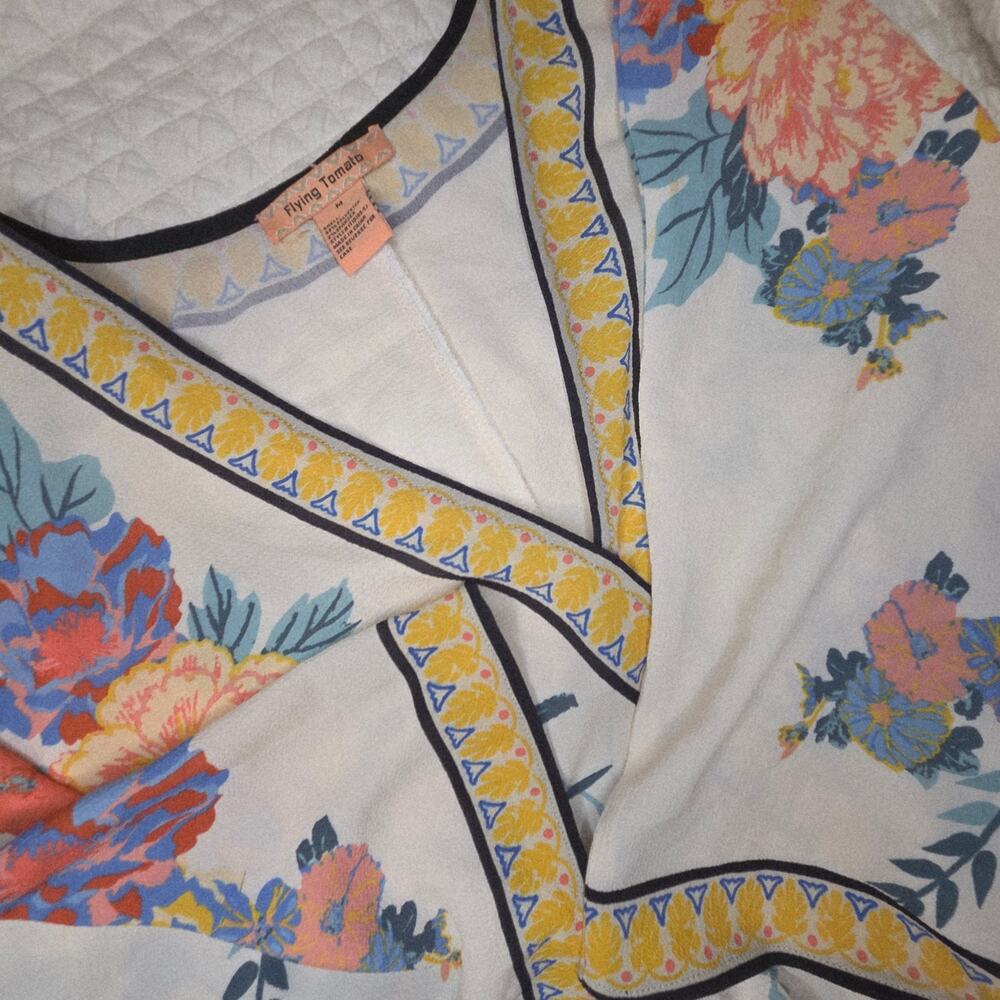 Flying Tomato Floral Kimono Top Medium Boho Bell Sleeve Cream Farm Rio Inspired